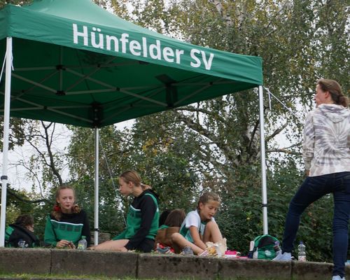 Zum Ausklang der Freiluft-Bahnsaison – 27 Leichtathleten des Hünfelder SV erfolgreich in Leipzig unterwegs - Erst Stadtrundgang und Zoo, dann neue Bestmarken